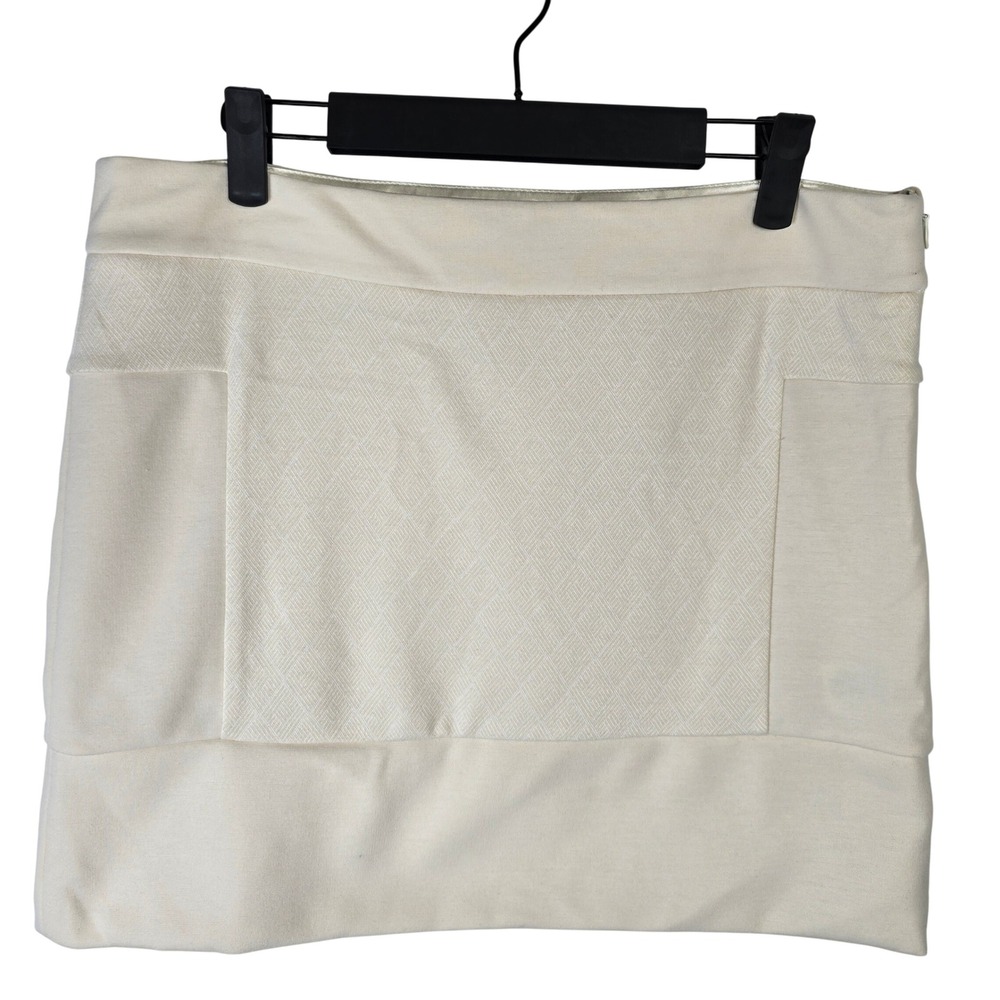 Banana Republic Ivory Mini Skirt Size 8 Career Office‎ Textured